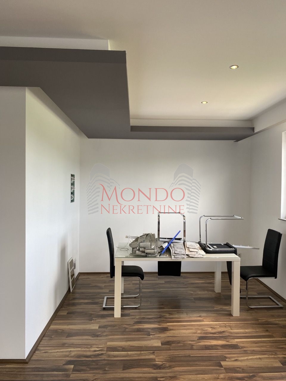 Izaje se hala sa kancelarijama na glavnom putu Leskovac-Vlasotince 17