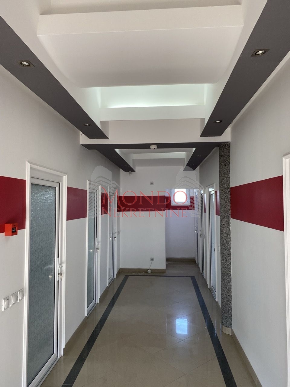 Izaje se hala sa kancelarijama na glavnom putu Leskovac-Vlasotince 11