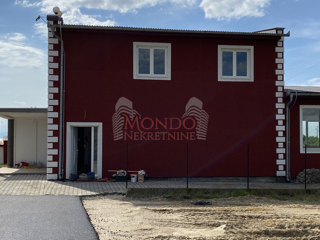 Izaje se hala sa kancelarijama na glavnom putu Leskovac-Vlasotince 2