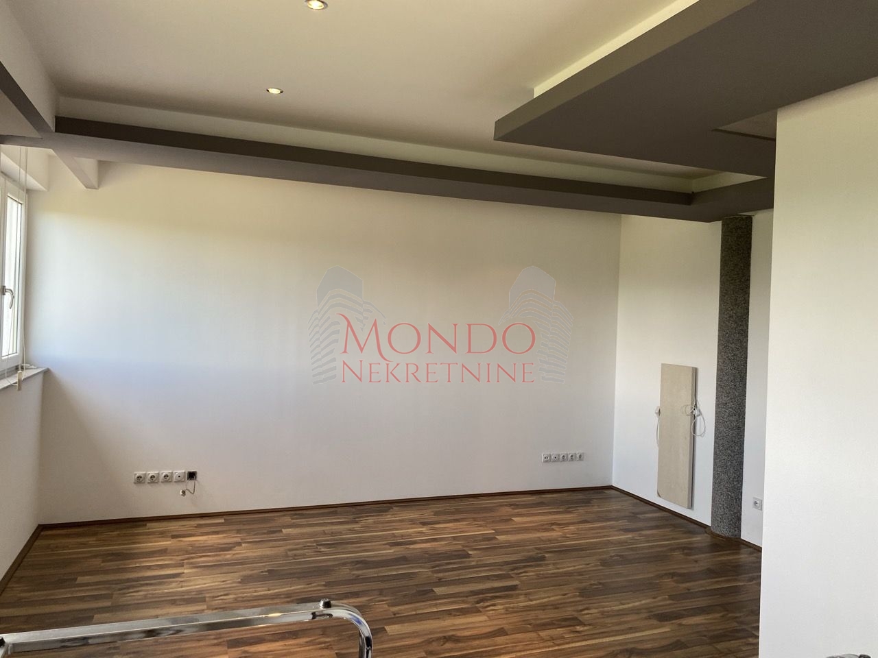 Izaje se hala sa kancelarijama na glavnom putu Leskovac-Vlasotince 18