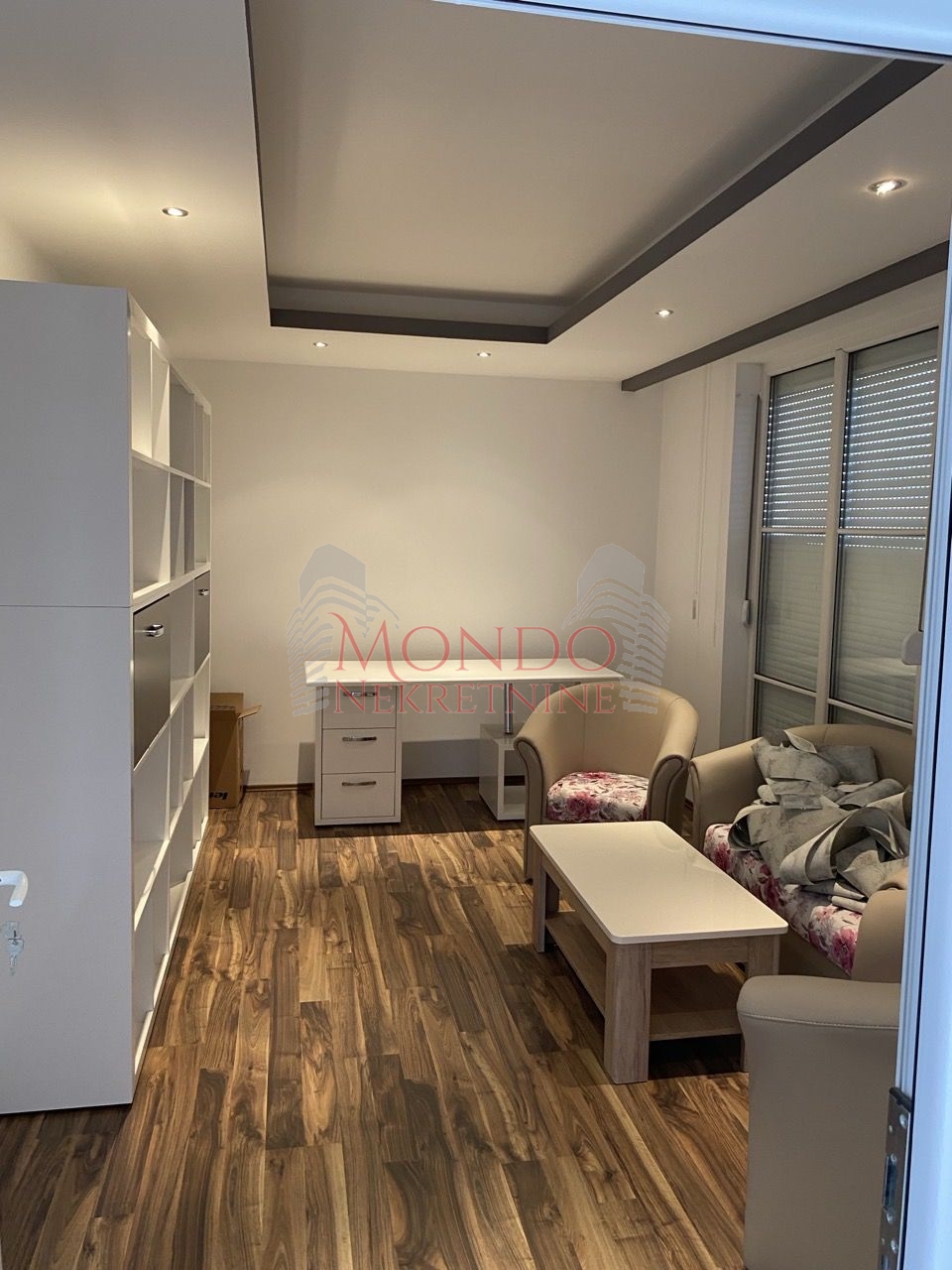 Izaje se hala sa kancelarijama na glavnom putu Leskovac-Vlasotince 12