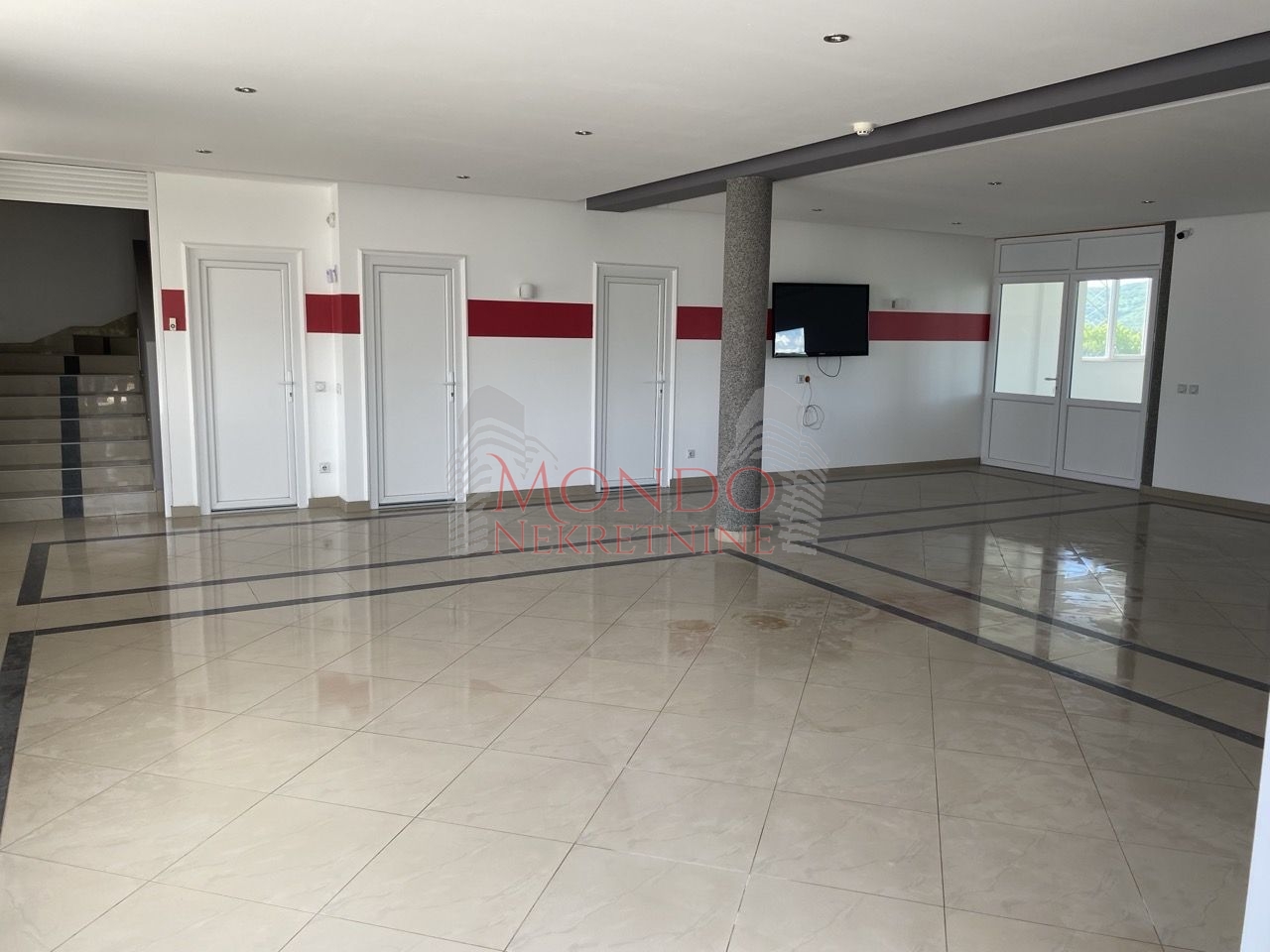 Izaje se hala sa kancelarijama na glavnom putu Leskovac-Vlasotince 7