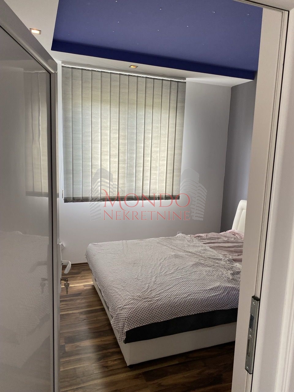 Izaje se hala sa kancelarijama na glavnom putu Leskovac-Vlasotince 15