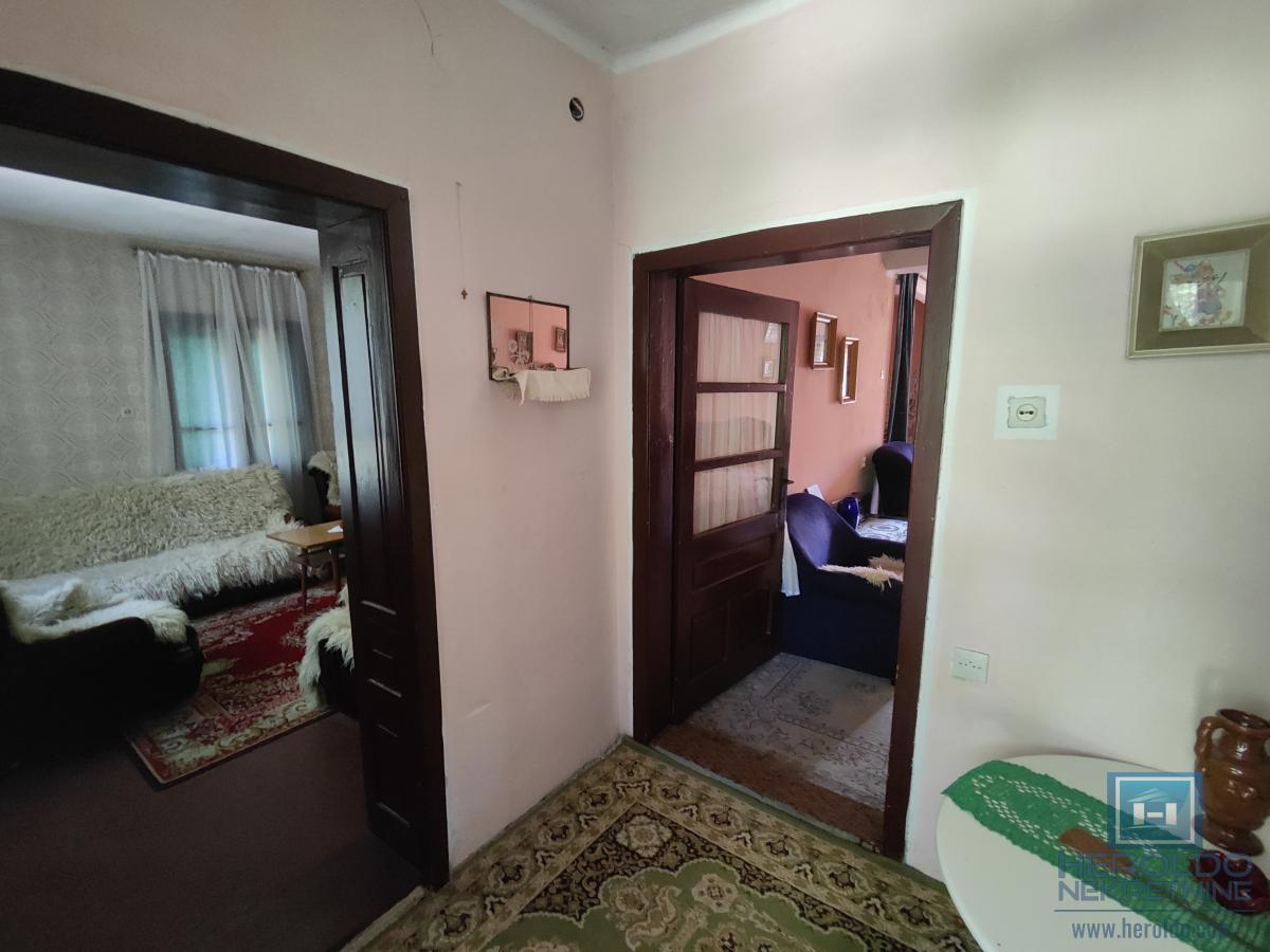 Prelepa parcela od 70 ari sa objektom u selu Lovci 21