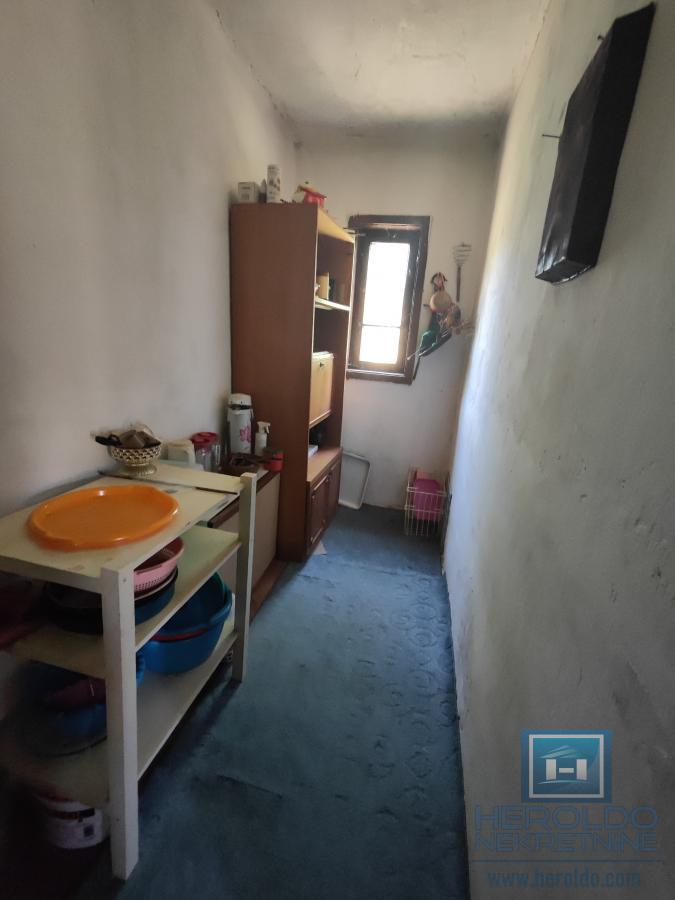 Prelepa parcela od 70 ari sa objektom u selu Lovci 22