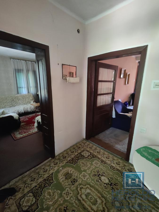 Prelepa parcela od 70 ari sa objektom u selu Lovci 23