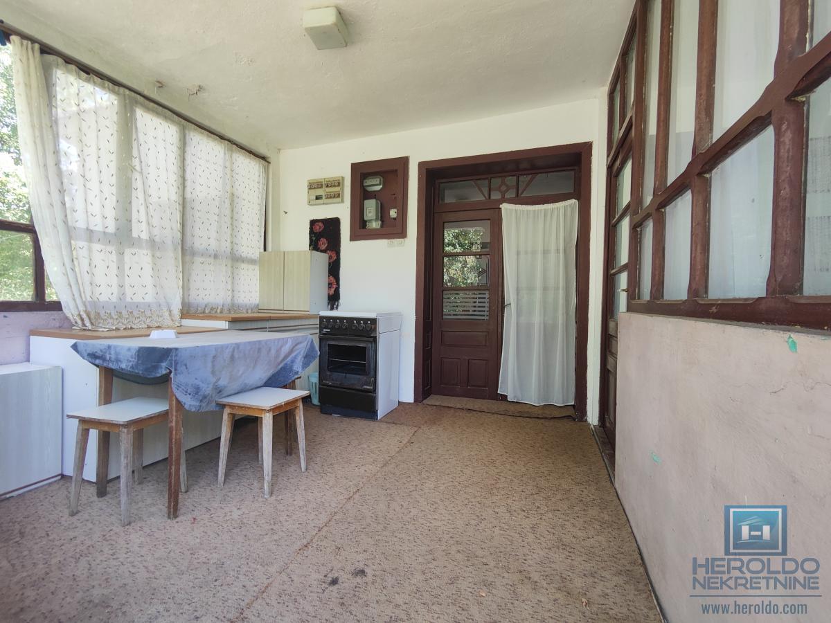 Prelepa parcela od 70 ari sa objektom u selu Lovci 24