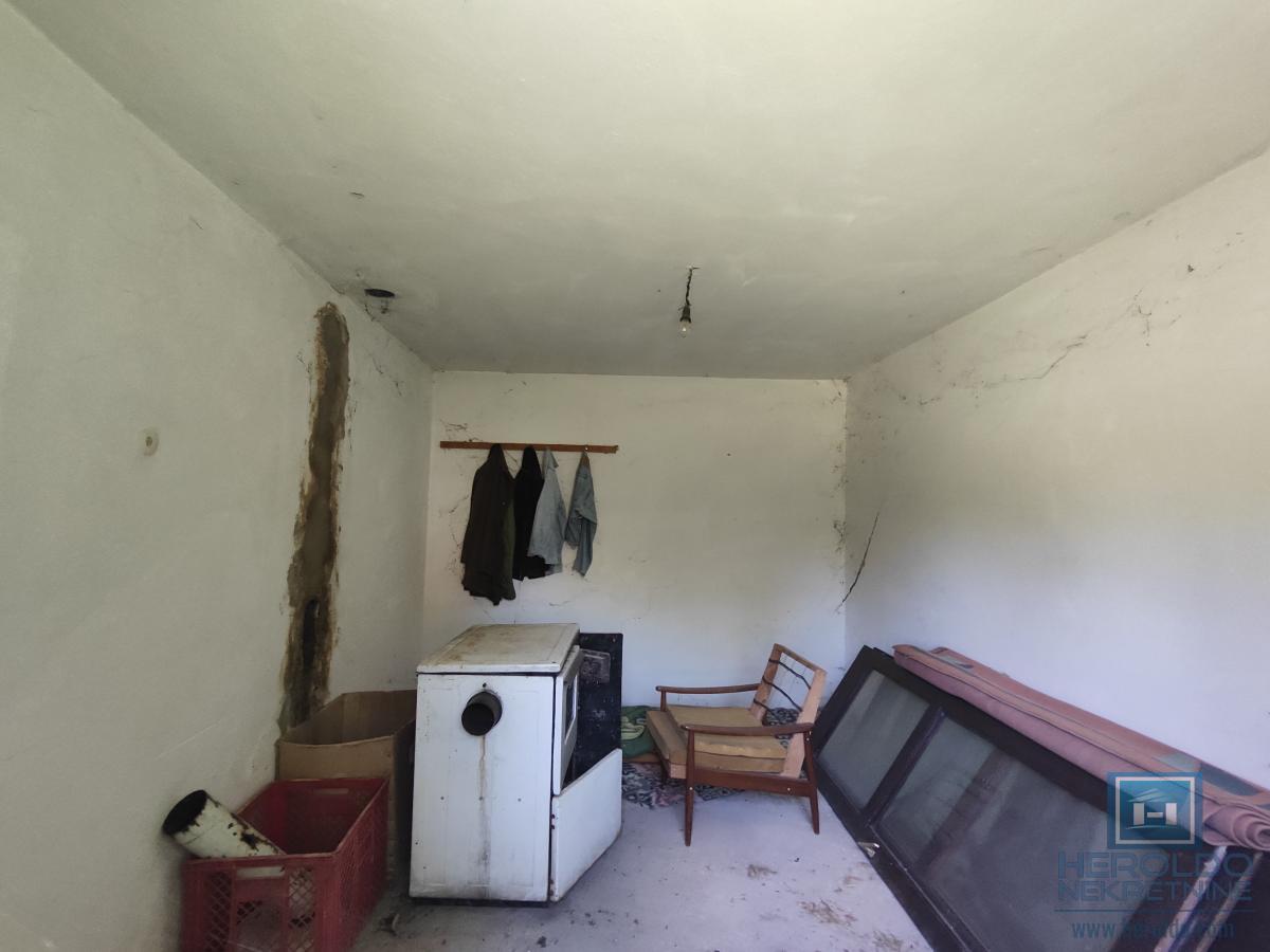 Prelepa parcela od 70 ari sa objektom u selu Lovci 29