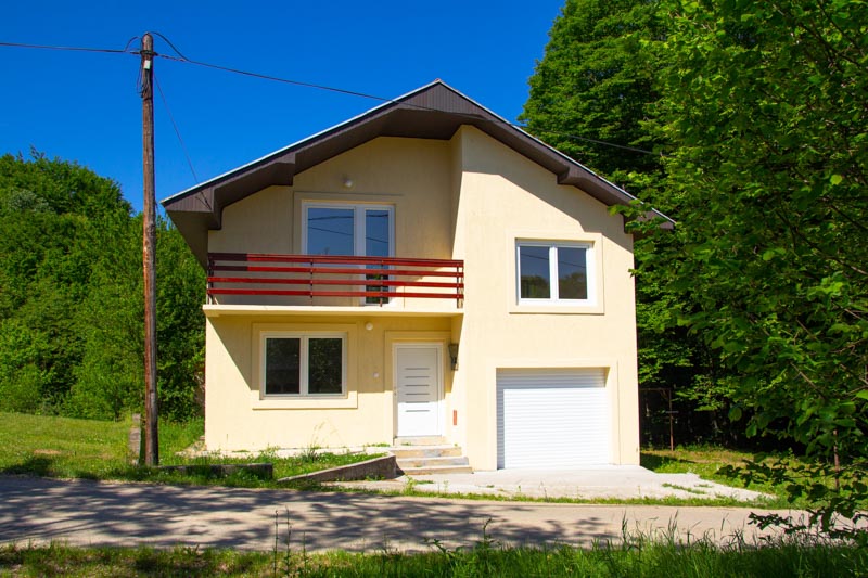 Potpuno renovirana kuca u Malom Zvorniku 1