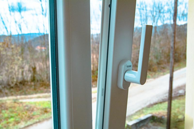 Potpuno renovirana kuca u Malom Zvorniku 4