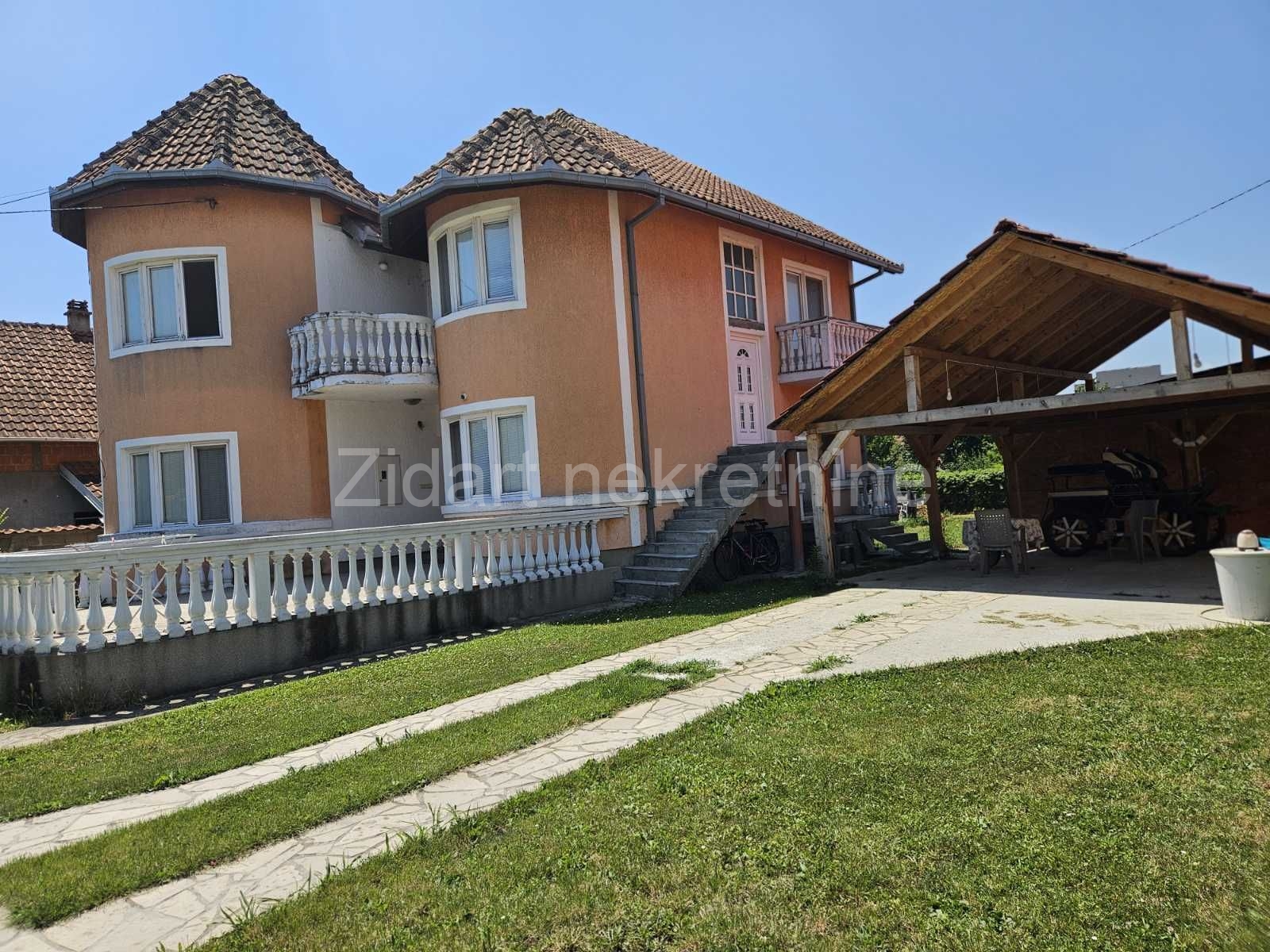 Batajnica, prodaja porodične kuće  2