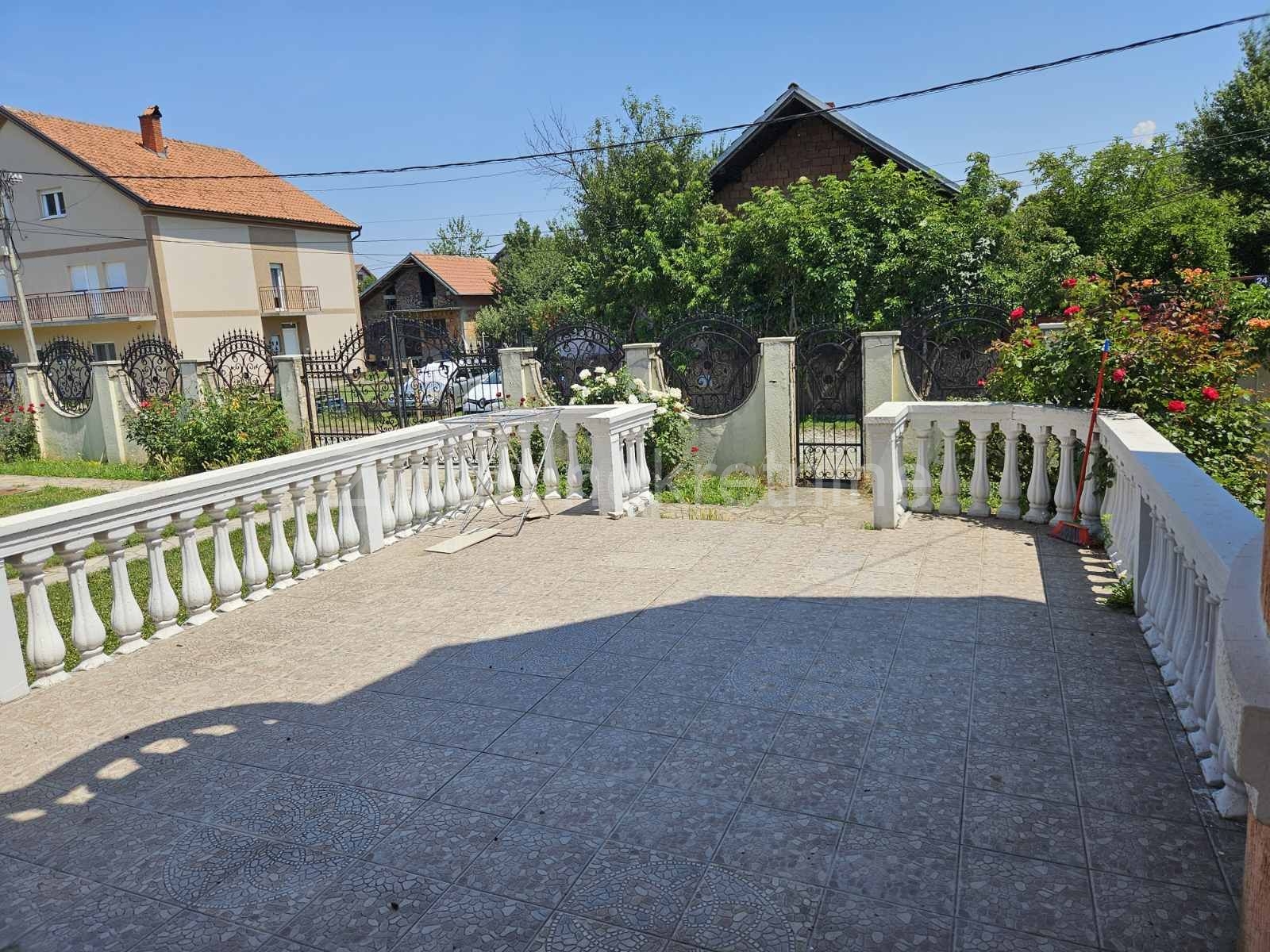 Batajnica, prodaja porodične kuće  4