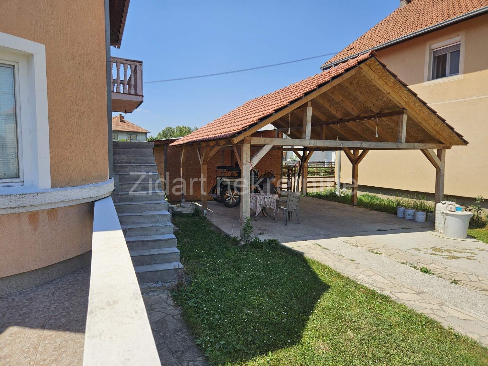 Batajnica, prodaja porodične kuće  3