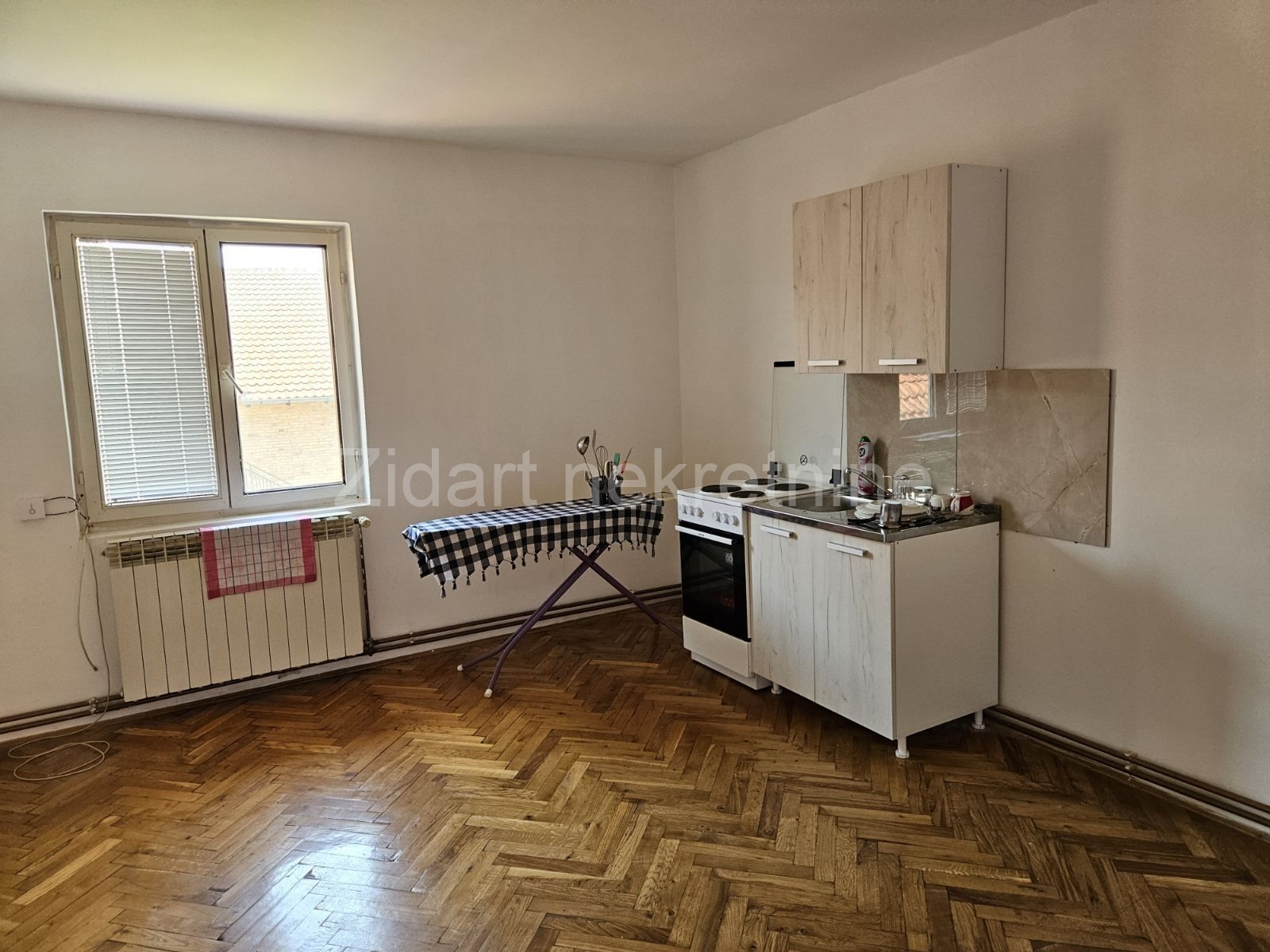 Batajnica, prodaja porodične kuće  12