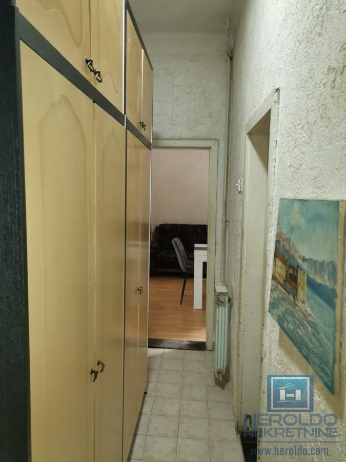 Stan u strogom centru Resavice 11