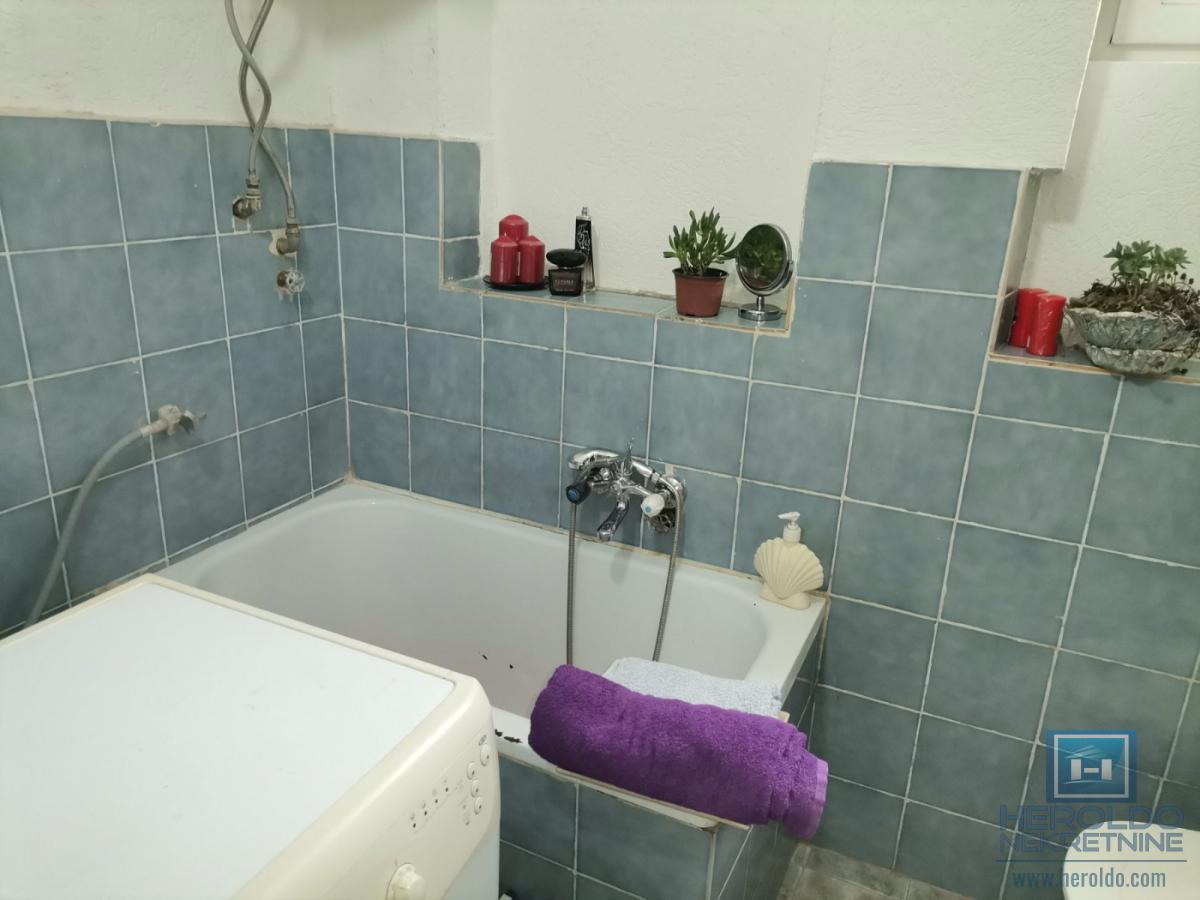 Stan u strogom centru Resavice 7