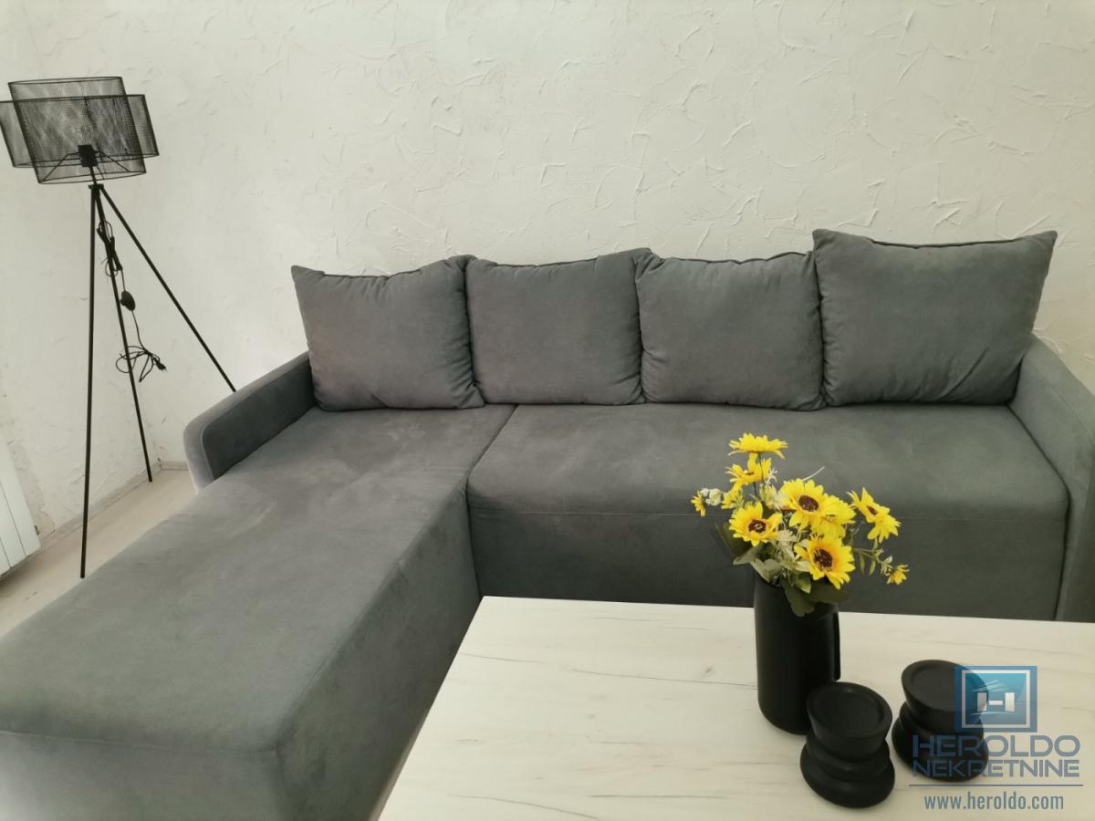 Stan u strogom centru Resavice 8