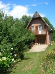 Goc prodajem vikend kucu 1