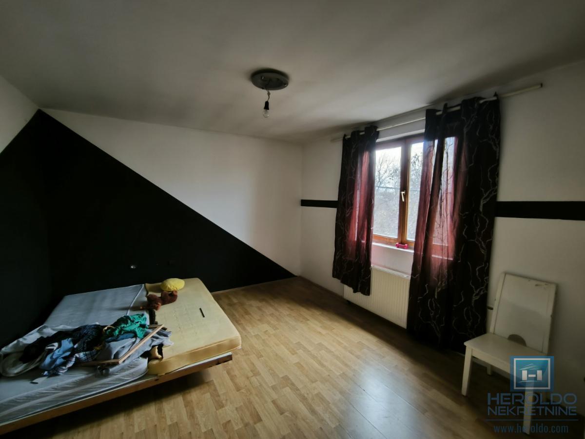 Na prodaju nameštena spratna kuća u Ćupriji 10