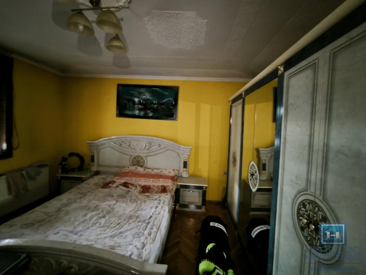 Na prodaju nameštena spratna kuća u Ćupriji 8