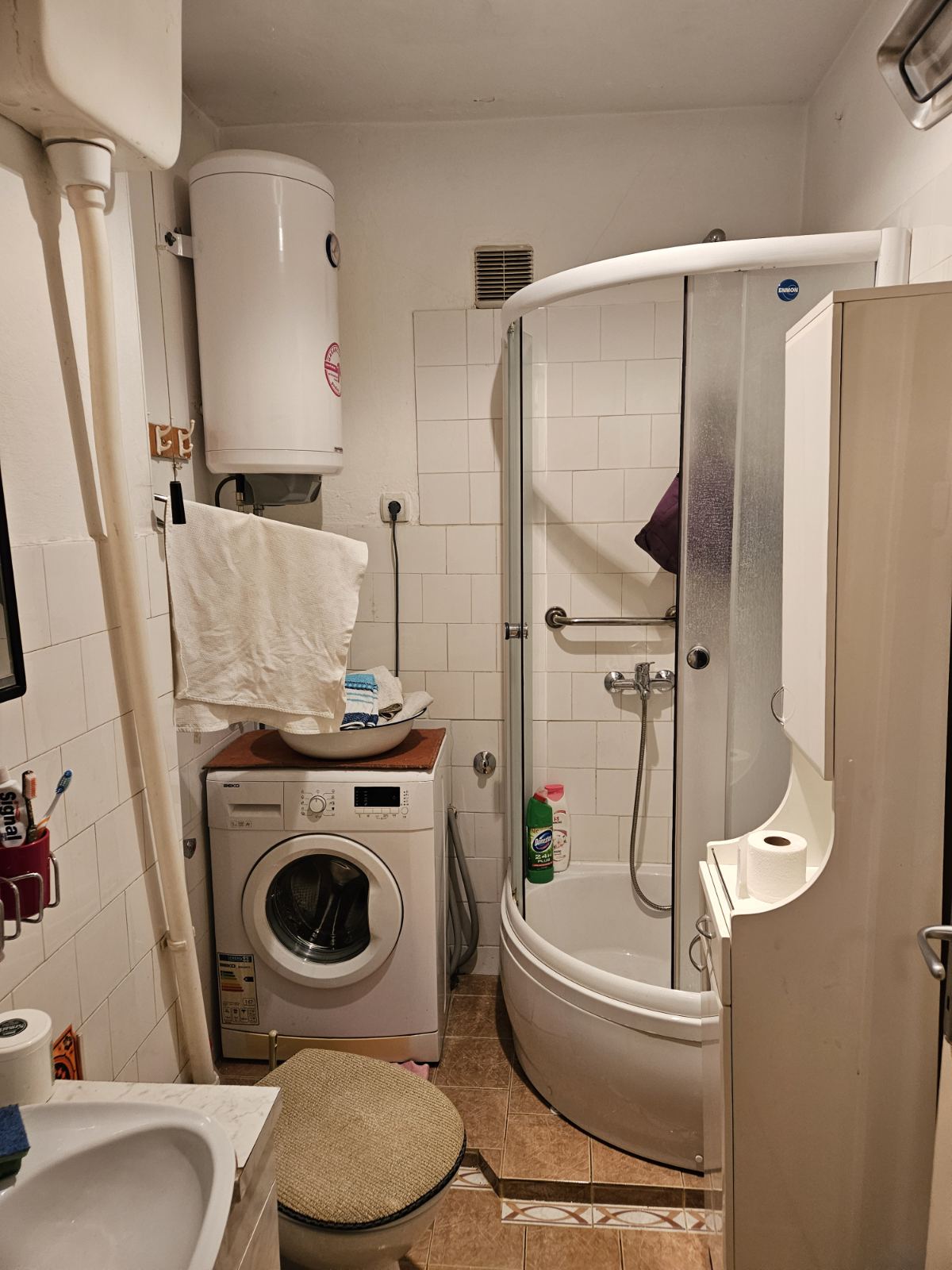 Prodajem stan na Karaburmi 4