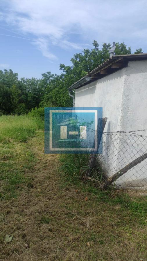 Vikendica na Liparu na 7,38 ari placa do glavnog puta 15