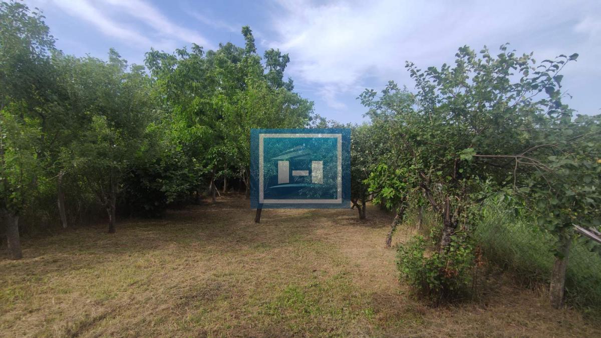 Vikendica na Liparu na 7,38 ari placa do glavnog puta 16