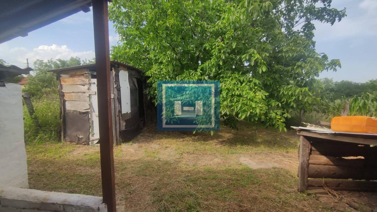 Vikendica na Liparu na 7,38 ari placa do glavnog puta 10