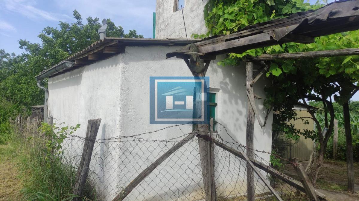 Vikendica na Liparu na 7,38 ari placa do glavnog puta 3