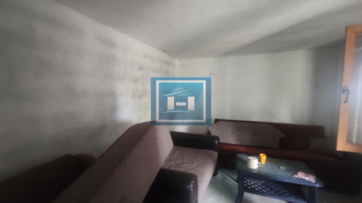 Vikendica na Liparu na 7,38 ari placa do glavnog puta 4