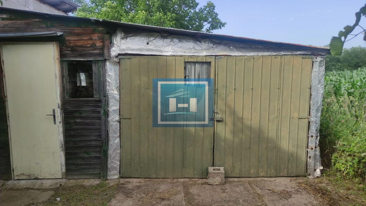 Vikendica na Liparu na 7,38 ari placa do glavnog puta 6