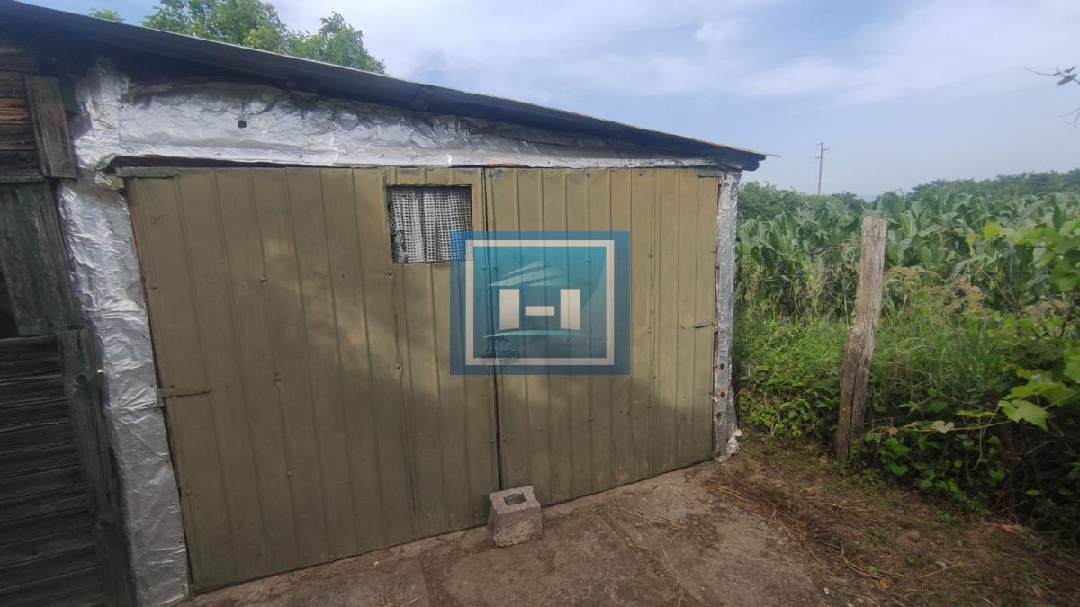 Vikendica na Liparu na 7,38 ari placa do glavnog puta 7