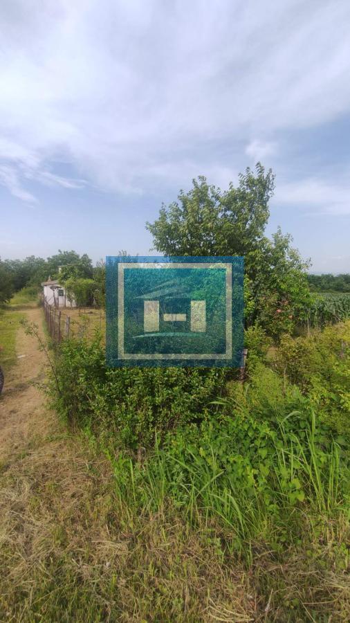 Vikendica na Liparu na 7,38 ari placa do glavnog puta 17