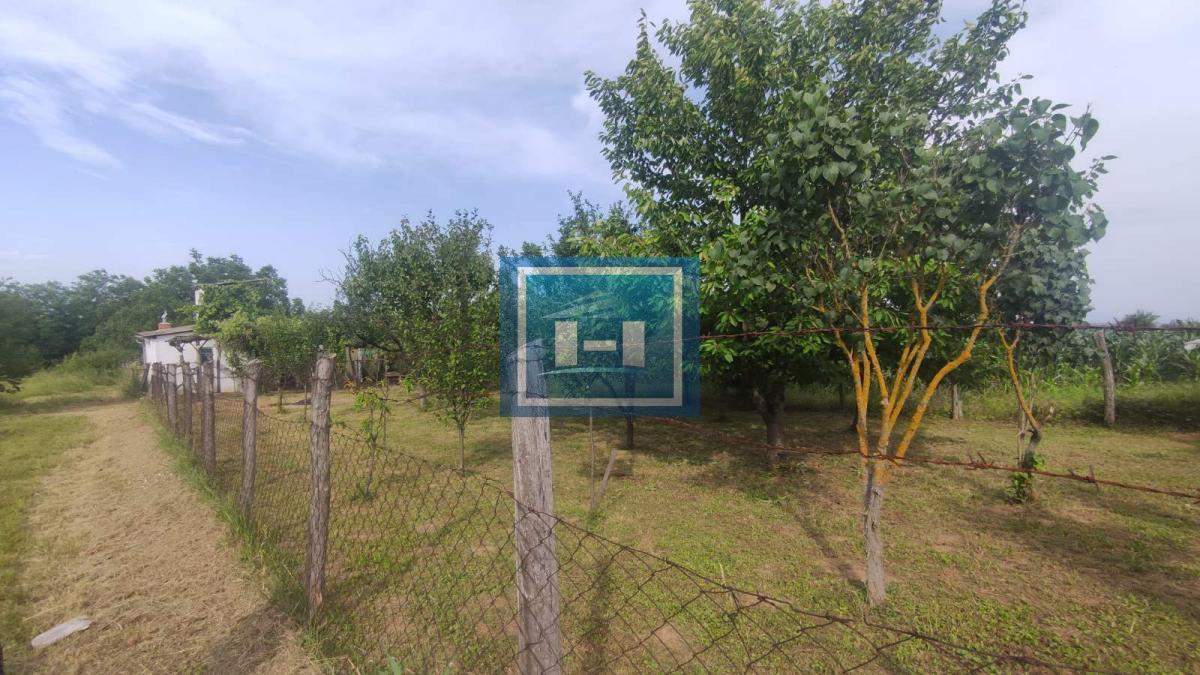 Vikendica na Liparu na 7,38 ari placa do glavnog puta 18