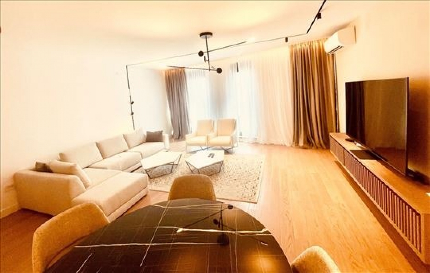 Cetvorosoban lux stan Hram  2 garazna mesta 2