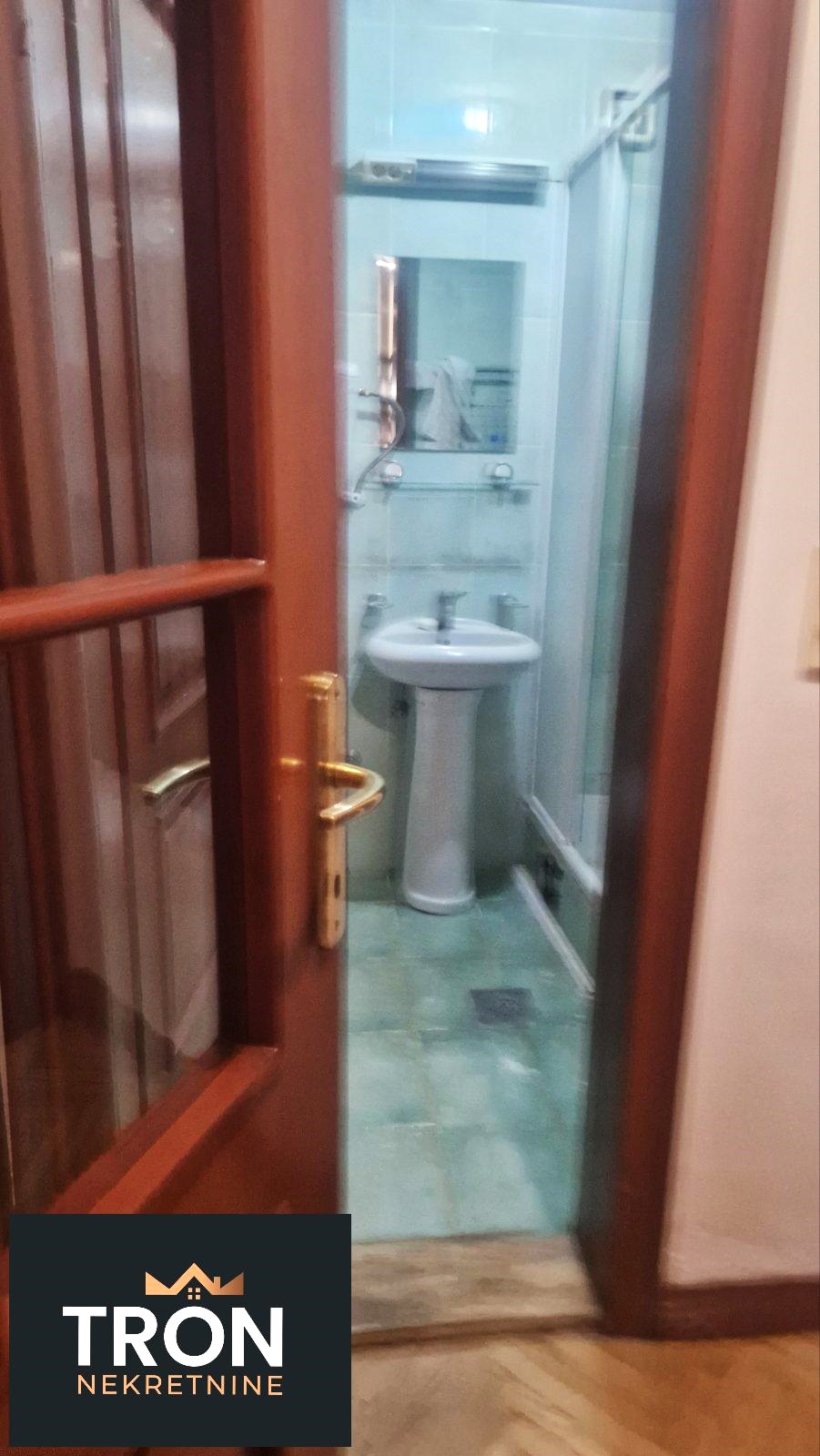 Stan na 200m od kružnog toka 39m2 5