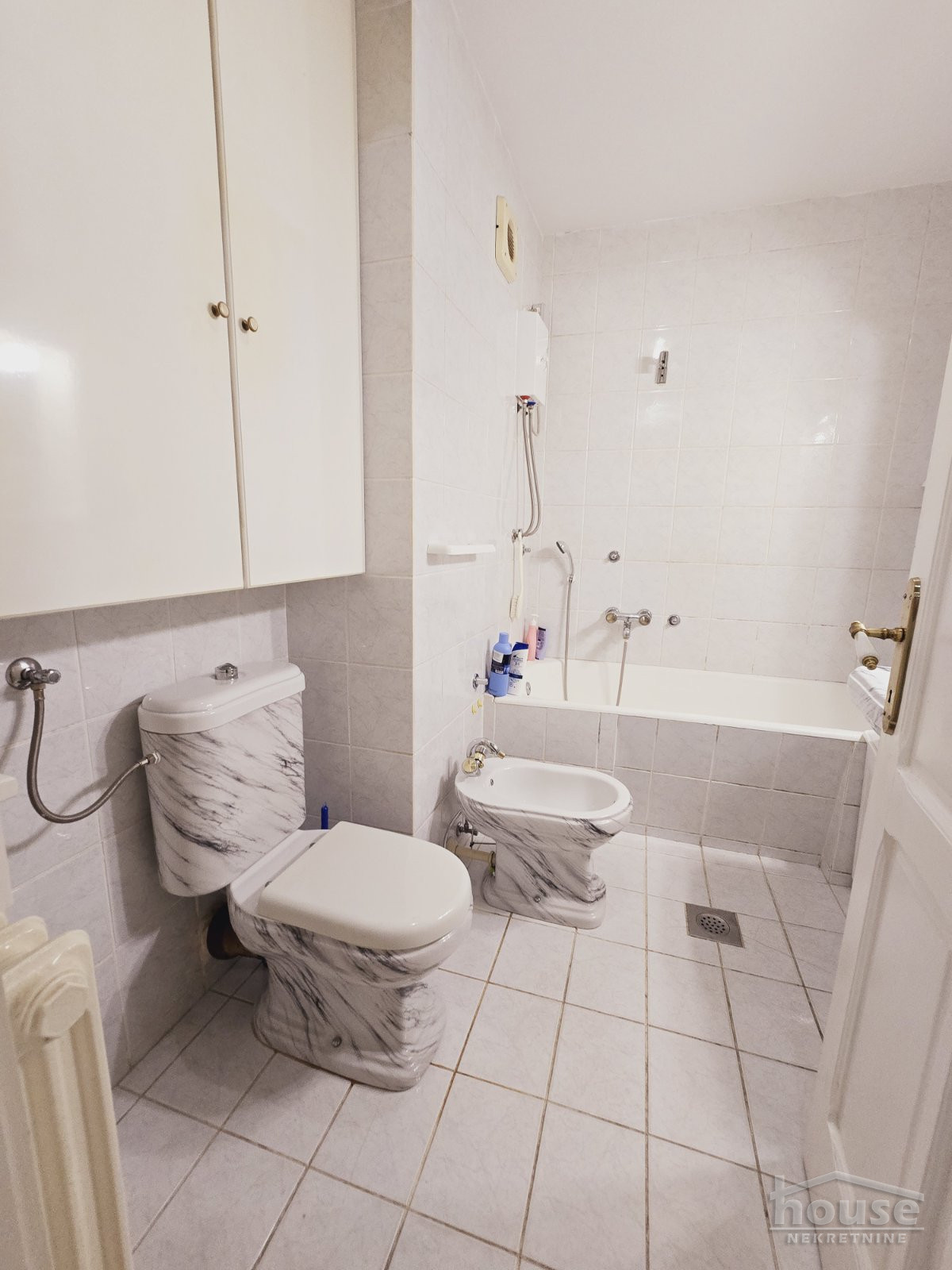 Stan,NOVI SAD,CENTAR 118m2,345050€ , ID: 1061758 16