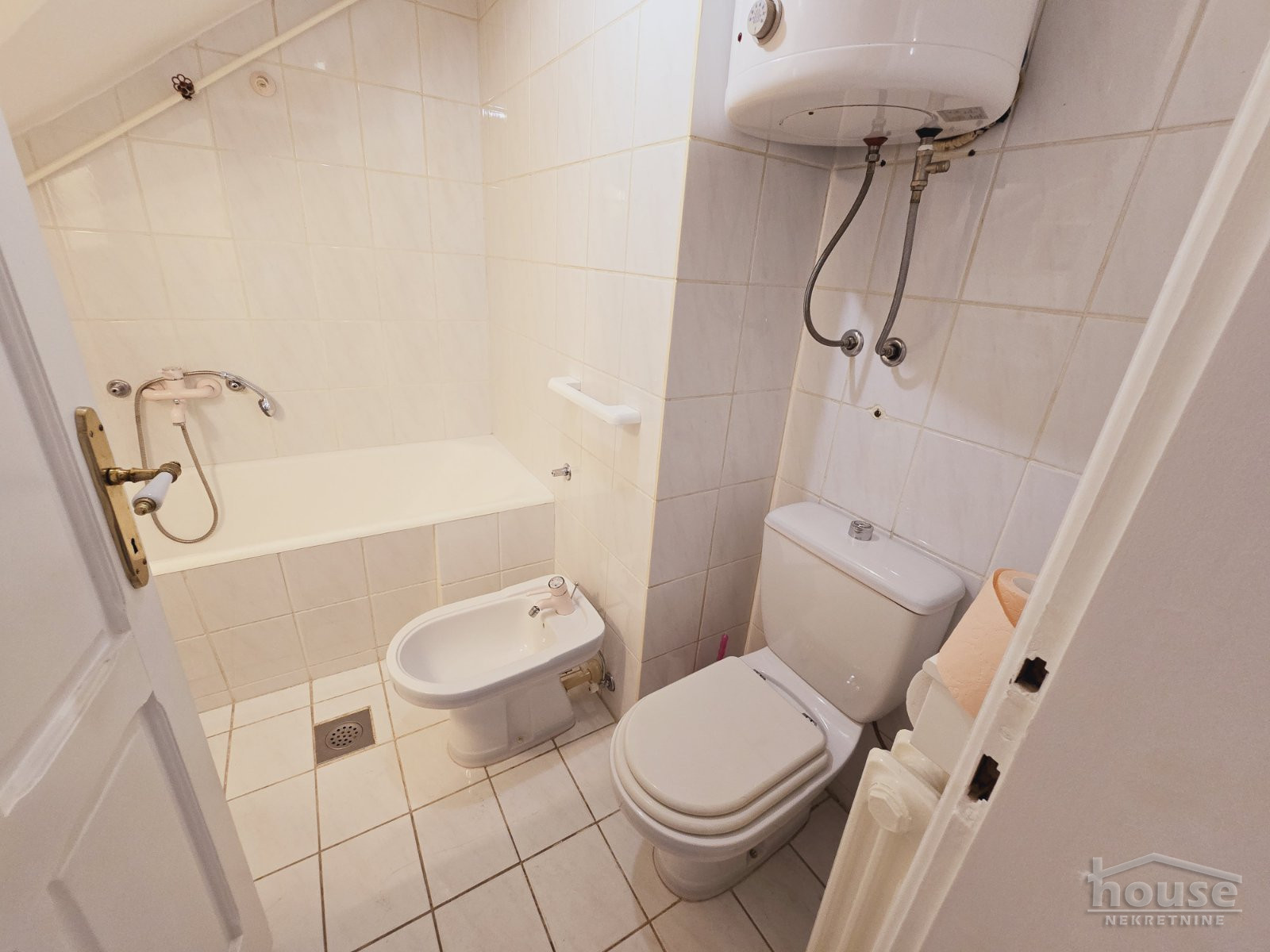 Stan,NOVI SAD,CENTAR 118m2,345050€ , ID: 1061758 24