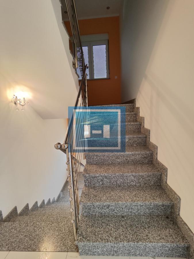 Legalizovana moderno opremljena kuća u Donjem Štiplju 27