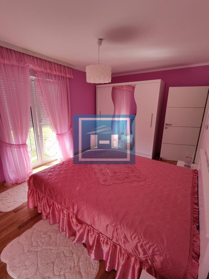 Legalizovana moderno opremljena kuća u Donjem Štiplju 30