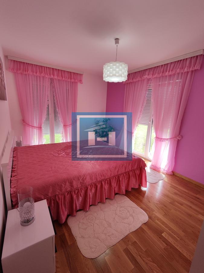 Legalizovana moderno opremljena kuća u Donjem Štiplju 32