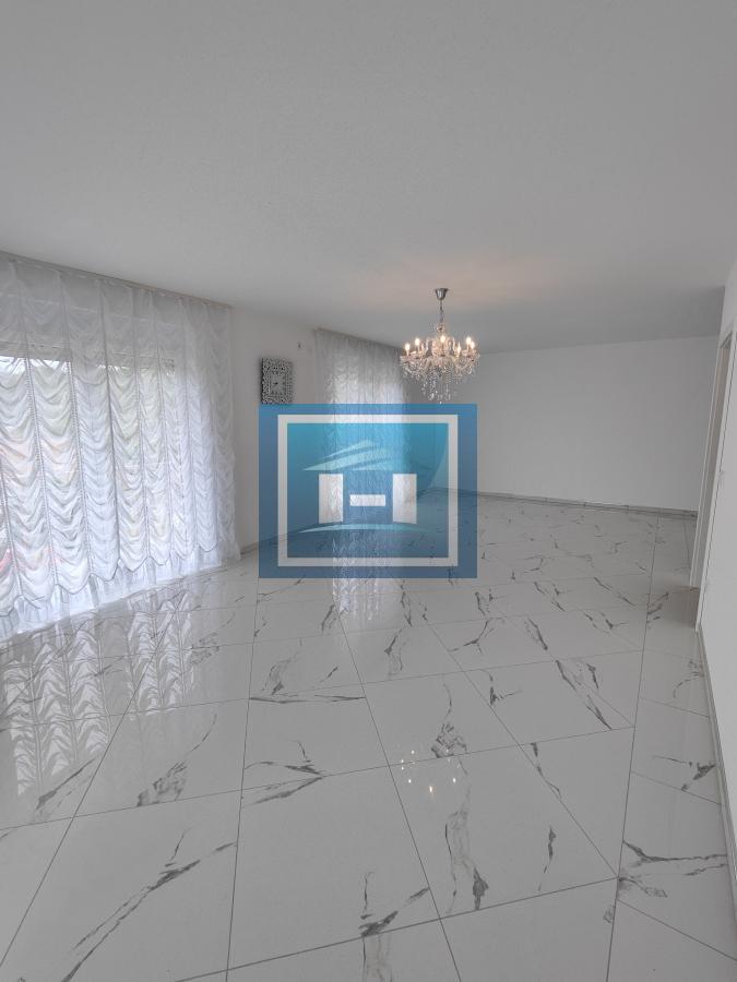 Legalizovana moderno opremljena kuća u Donjem Štiplju 36