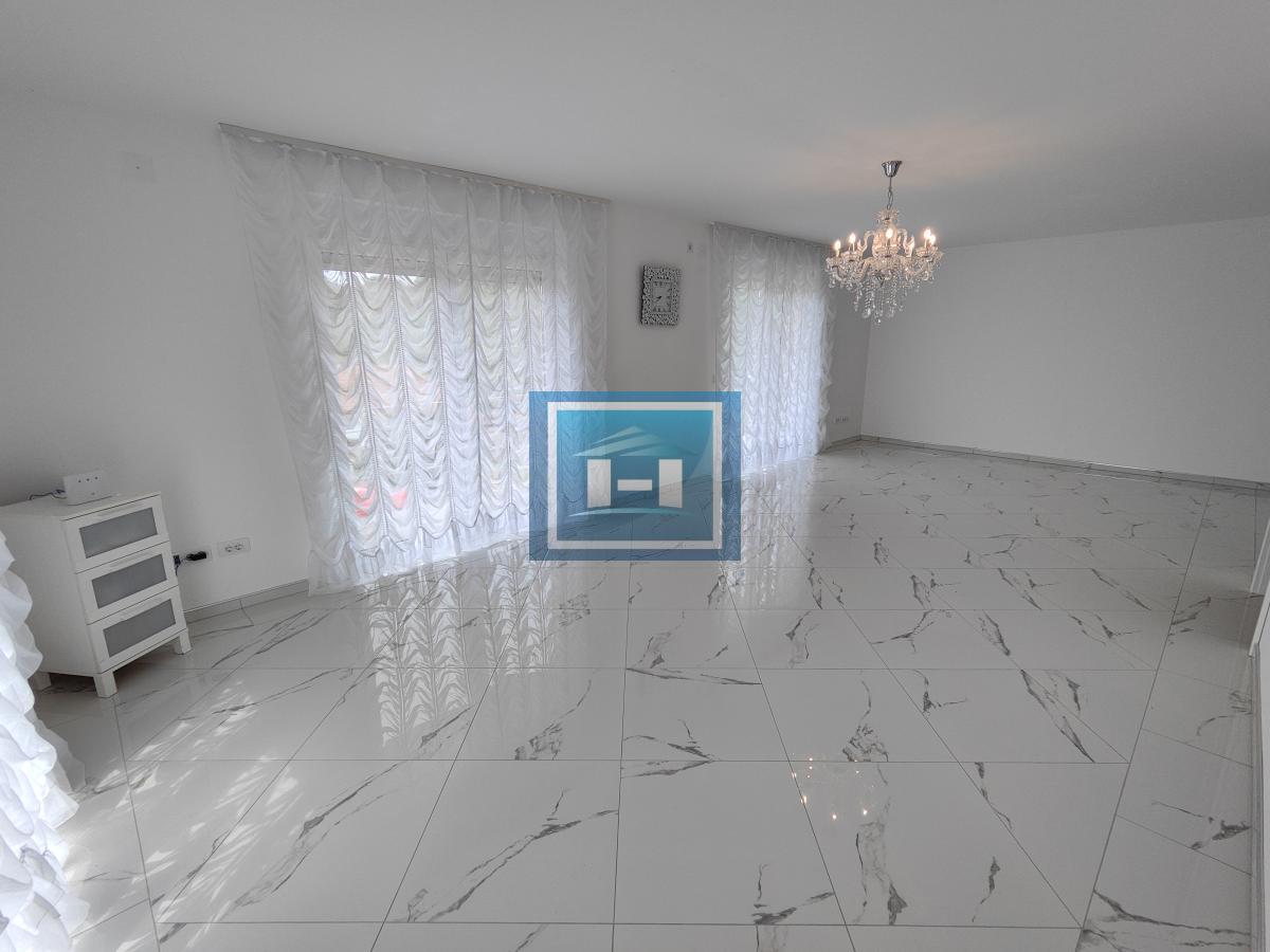 Legalizovana moderno opremljena kuća u Donjem Štiplju 37