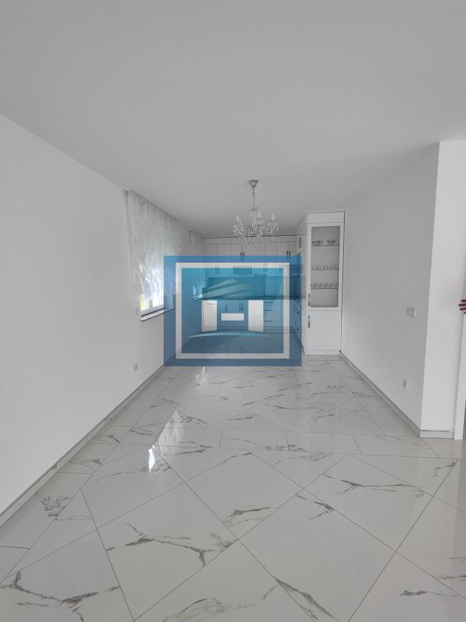 Legalizovana moderno opremljena kuća u Donjem Štiplju 38