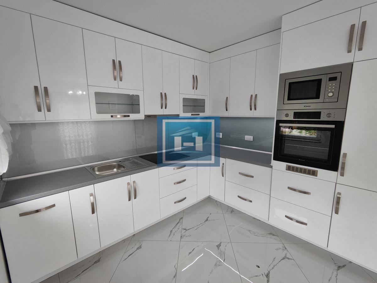 Legalizovana moderno opremljena kuća u Donjem Štiplju 41