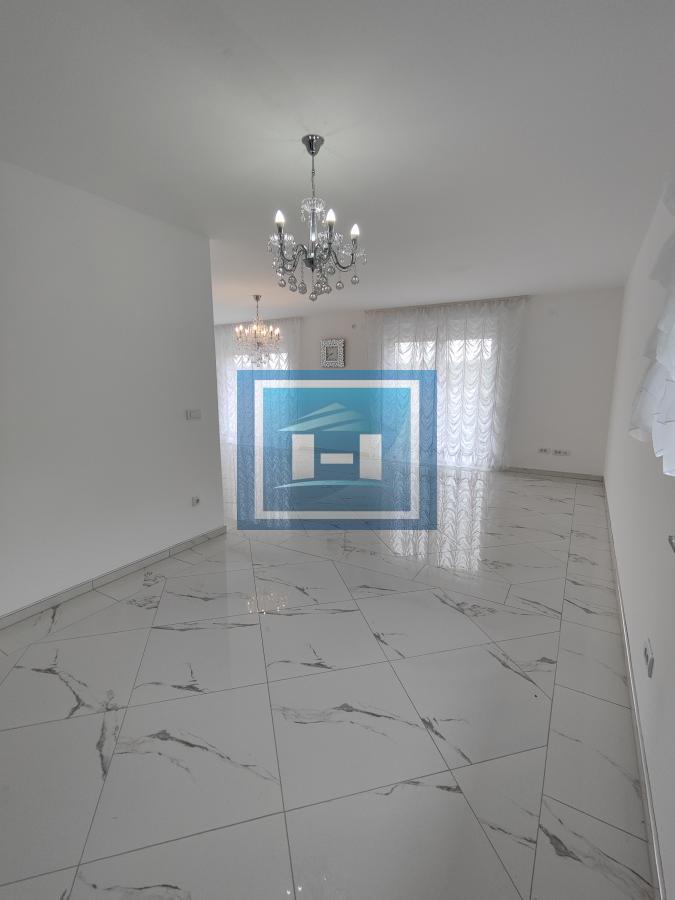 Legalizovana moderno opremljena kuća u Donjem Štiplju 43