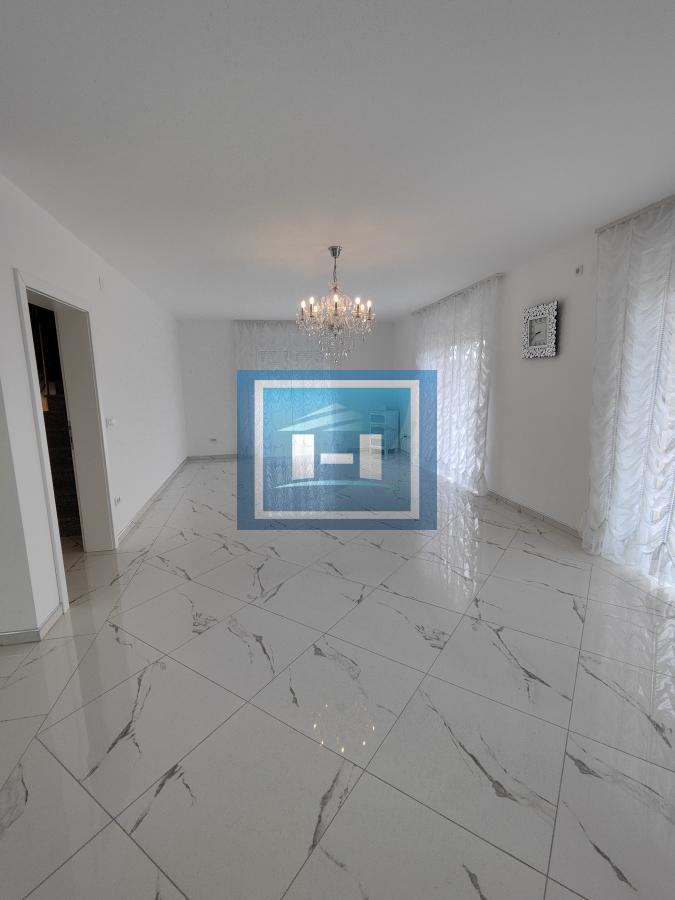 Legalizovana moderno opremljena kuća u Donjem Štiplju 44