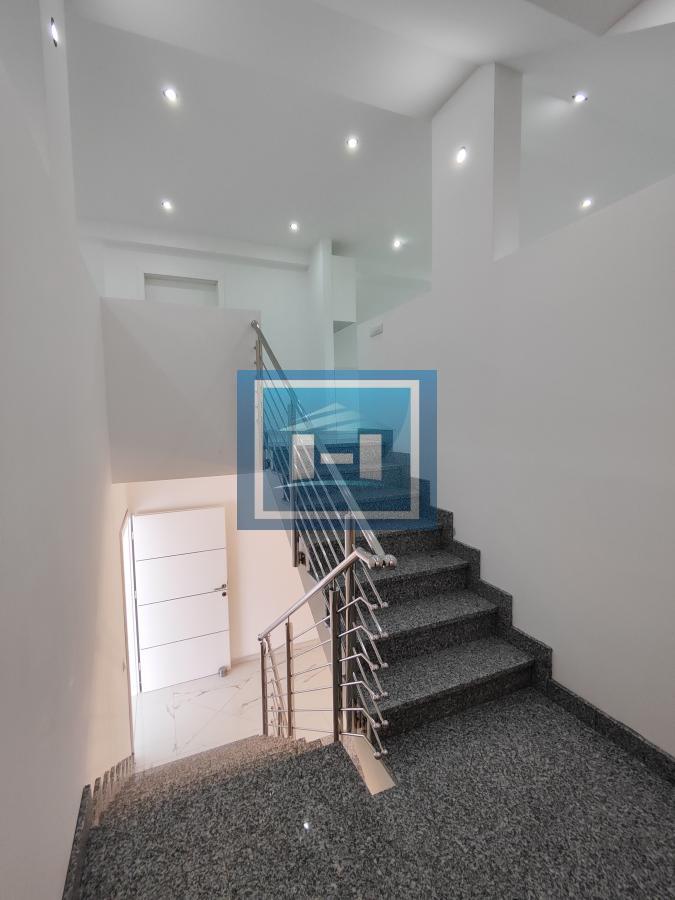 Legalizovana moderno opremljena kuća u Donjem Štiplju 45