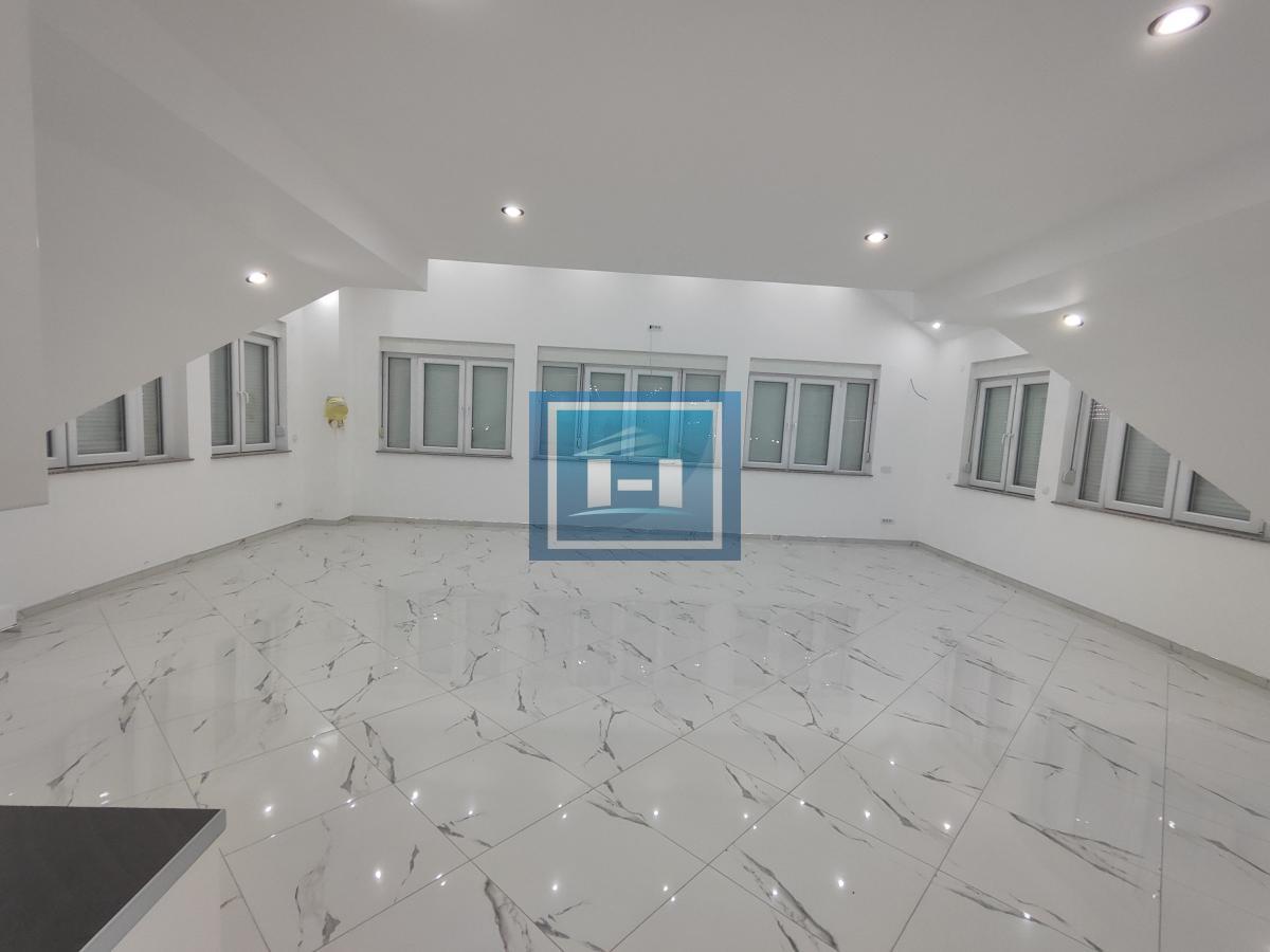 Legalizovana moderno opremljena kuća u Donjem Štiplju 46