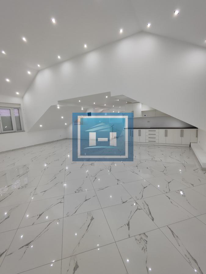 Legalizovana moderno opremljena kuća u Donjem Štiplju 48